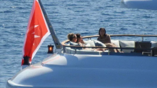 Dünyaca ünlü Formula 1 şampiyonu Lewis Hamilton Bodrum'da