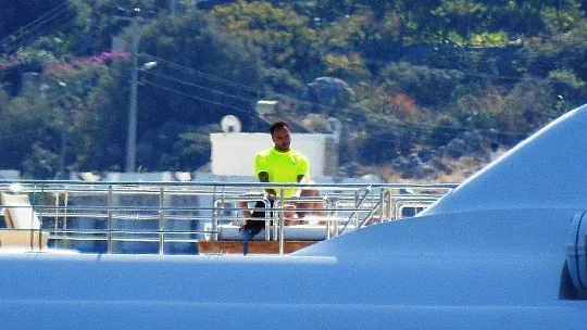 Dünyaca ünlü Formula 1 şampiyonu Lewis Hamilton Bodrum'da