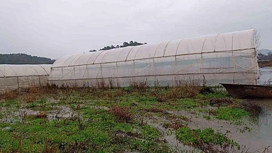 Dünyaca ünlü kaplıca sular altında kaldı