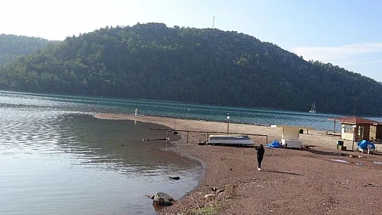 Dünyaca ünlü plaj hafta sonu iki arkadaşa kaldı