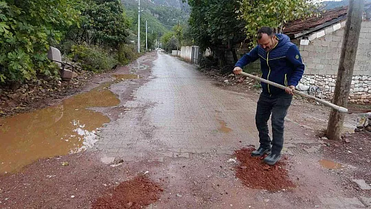 DÜNYACA ÜNLÜ PLAJIN BULUNDUĞU MAHALLEDE YOL SORUNU İÇİN ÇÖZÜM ARANIYOR