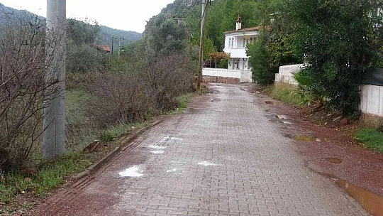 DÜNYACA ÜNLÜ PLAJIN BULUNDUĞU MAHALLEDE YOL SORUNU İÇİN ÇÖZÜM ARANIYOR