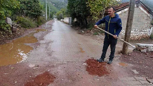 DÜNYACA ÜNLÜ PLAJIN BULUNDUĞU MAHALLEDE YOL SORUNU İÇİN ÇÖZÜM ARANIYOR