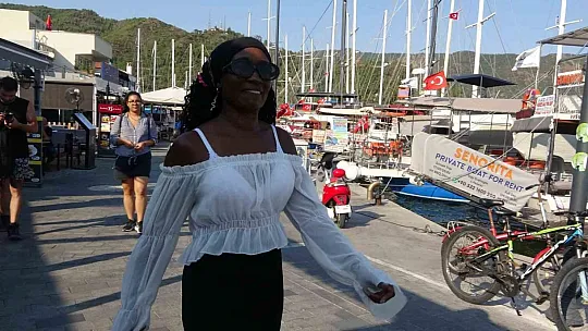 Ünlü sanatçı Della Miles Marmaris'e geldi