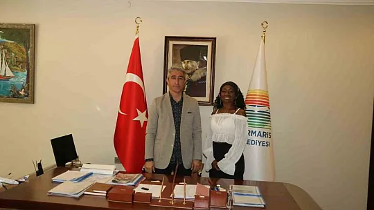 Ünlü sanatçı Della Miles Marmaris'e geldi