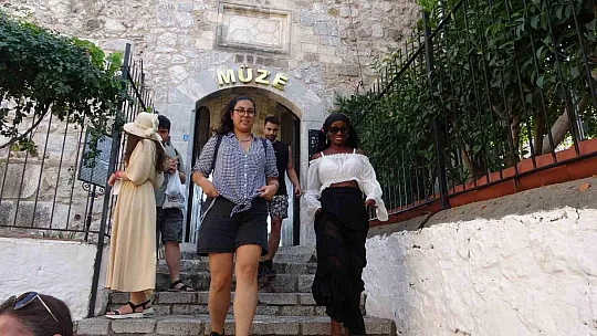 Ünlü sanatçı Della Miles Marmaris'e geldi