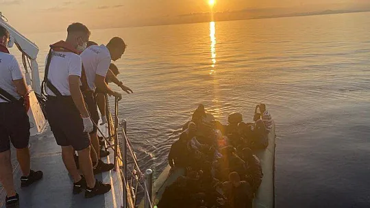 Düzensiz göçmenler yüzerek adaya geçmeye çalıştılar