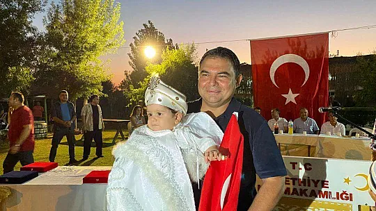 TOPLU SÜNNET TÖRENİ RENKLİ GÖRÜNTÜLERE SAHNE OLDU