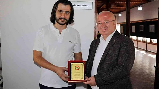 EBRU SANATÇISI TAŞATAN'DAN 'TEŞRİN' SERGİSİ