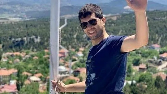 Bayrak için zirveye tırmandılar