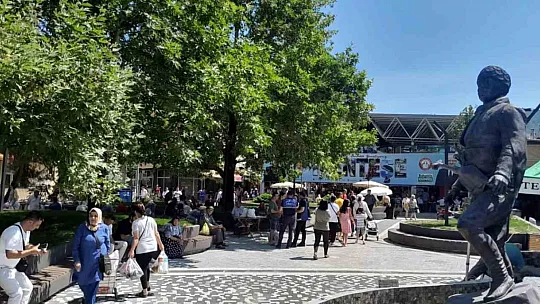 Efe parkı vatandaşların hizmetine açıldı