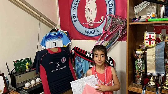 Ege Yıldızları, karne alan sporcularını ödüllendirdi