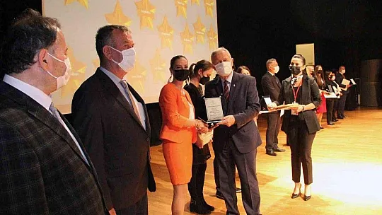 Eğitimde 'İyi Örnekler' ödüllendirildi