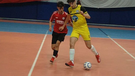Genç erkek ve Genç kızlar futsal karşılaşmaları devam ediyor