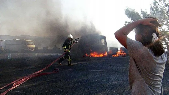 Ekmek teknelerinin yanışını gözyaşları içinde izlediler