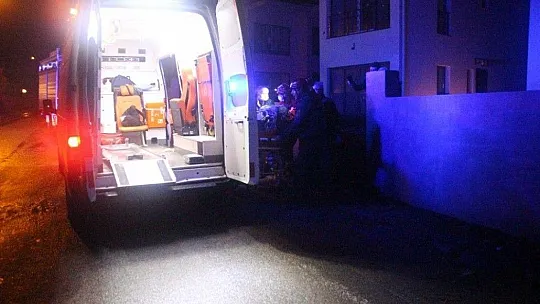Elektrik kesilince 5 metrelik çukura düştü