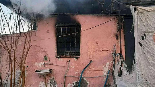 Elektrikli battaniye ev yaktı