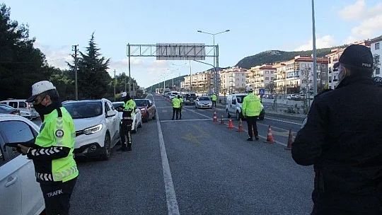 Emniyet 15 saatlik denetimde 3 bin kişi sorguladı