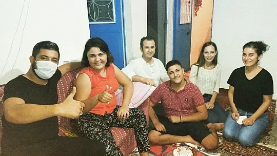 Engelli genç kızın şiirini besteleyerek hayallerini gerçekleştirdi