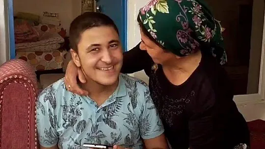 Engelli genç kızın şiirini besteleyerek hayallerini gerçekleştirdi