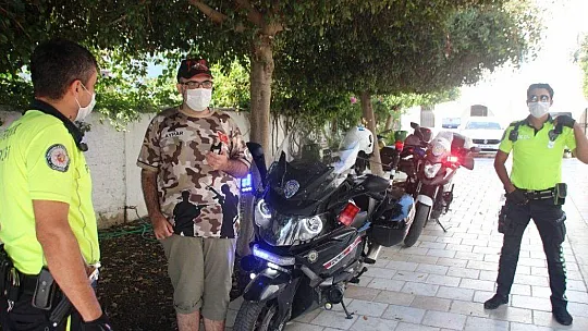 Engelli gence polisten doğum günü sürprizi