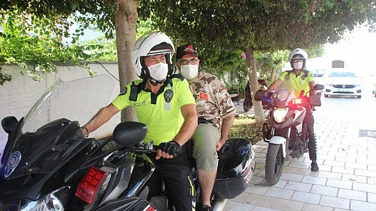 Engelli gence polisten doğum günü sürprizi