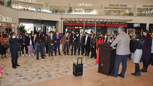 Engelliler gününde kaymakamın gözü, müdürün kolu bağlandı