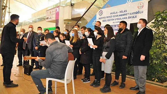 Engelliler gününde kaymakamın gözü, müdürün kolu bağlandı