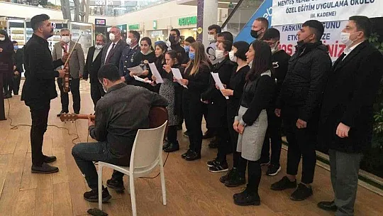 Engelliler gününde kaymakamın gözü, müdürün kolu bağlandı