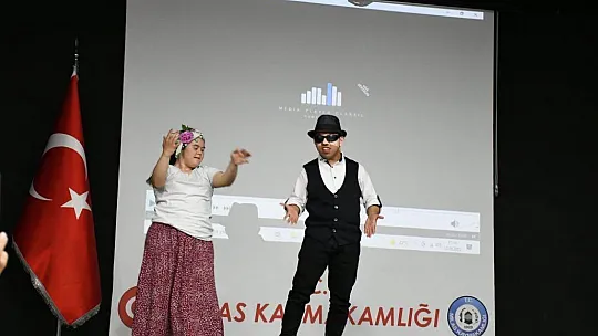 Engelliler performanslarıyla ayakta alkışlandı