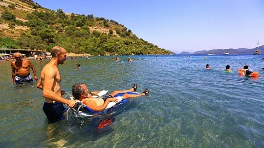 Engelsiz plajlar ile engeller kalkıyor