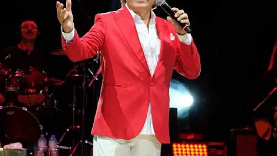 Erol Evgin Bodrum'u coşturdu