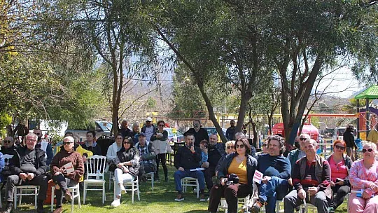 Eski eşya meraklıları Marmaris'te müzayedede buluştu