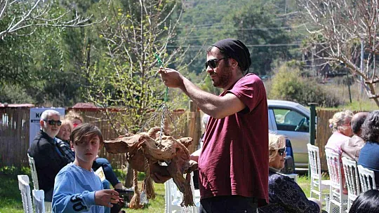 Eski eşya meraklıları Marmaris'te müzayedede buluştu