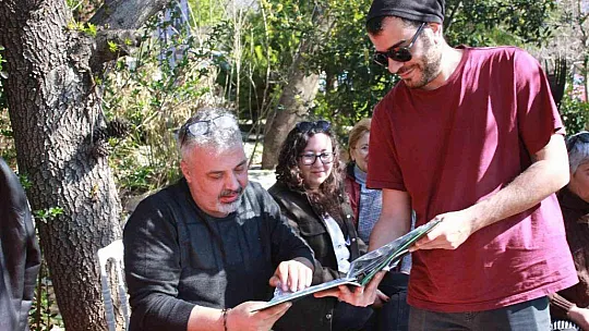Eski eşya meraklıları Marmaris'te müzayedede buluştu