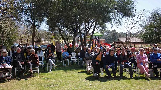 Eski eşya meraklıları Marmaris'te müzayedede buluştu
