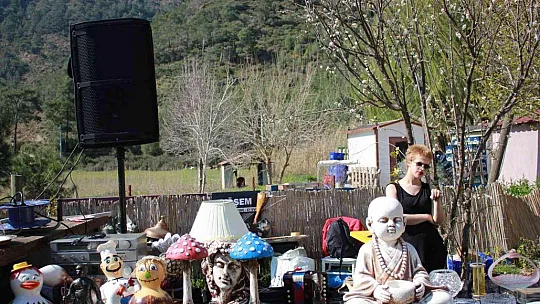 Eski eşya meraklıları Marmaris'te müzayedede buluştu