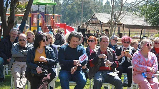 Eski eşya meraklıları Marmaris'te müzayedede buluştu