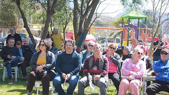 Eski eşya meraklıları Marmaris'te müzayedede buluştu