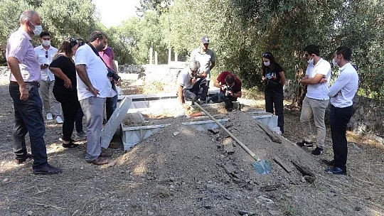 Eski milletvekilinin mezarı babalık davası için açıldı