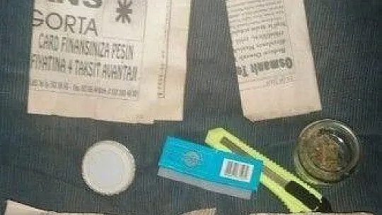 Evden, bahçeden ve traktörden esrar çıktı