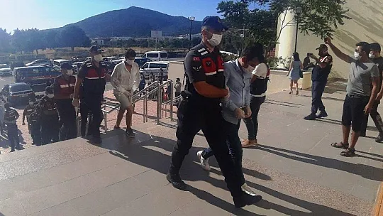 Evden kaçan 3 kız çocuğuna yaptırdıkları mide bulandırdı