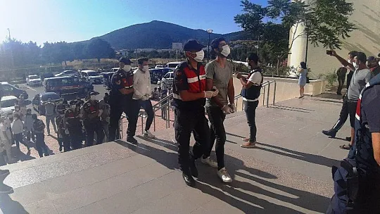 Evden kaçan 3 kız çocuğuna yaptırdıkları mide bulandırdı