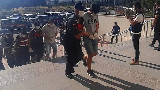 Evden kaçan 3 kız çocuğuna yaptırdıkları mide bulandırdı