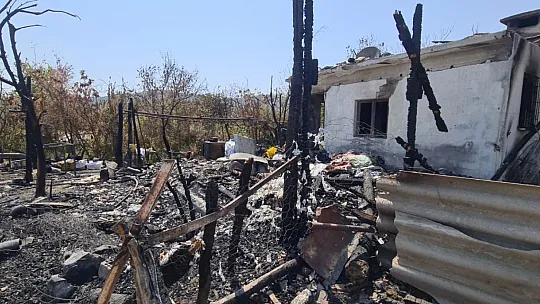 Evi yanan vatandaşa Karaca destek oldu