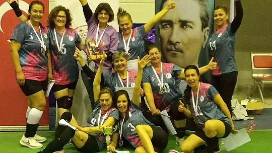 Evimin sultanları kadın voleybol turnuvasında Köyceğiz ikinci oldu