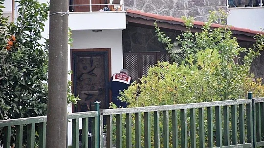 Evini basıp tüfekle vurdukları şahsın araçlarını da yakıp kaçtılar