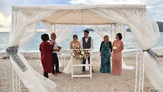 31 Ülkeden 392 Yabancı Fethiye'de Evlendi
