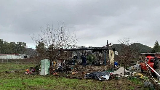 Evleri yanan aileye AK Parti İlçe yönetiminden acil destek ziyareti