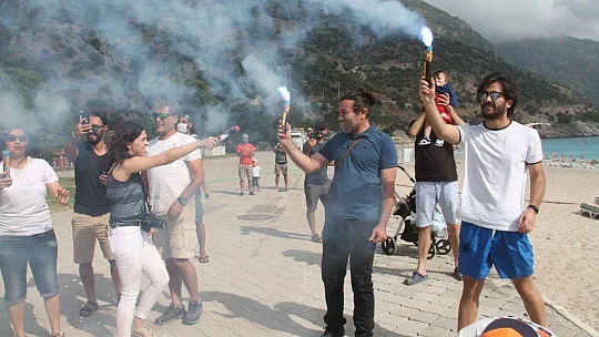 FETHİYE'DE GÖKYÜZÜNDE EVLİLİK TEKLİFİ